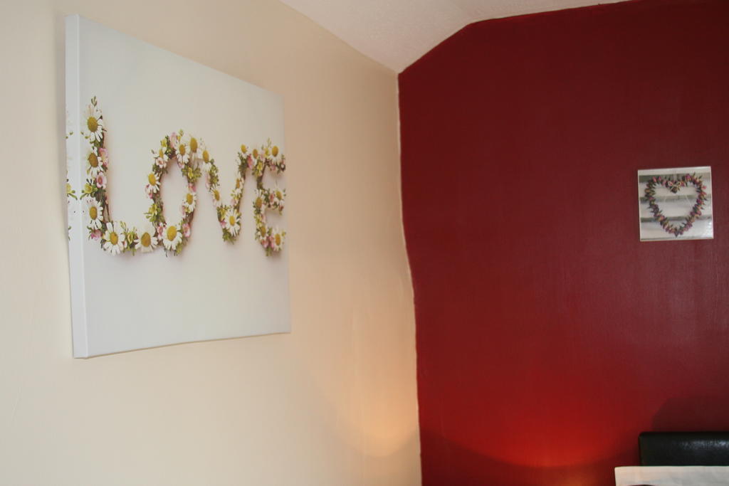 Hawkesbury Upton Fox Inn Room photo