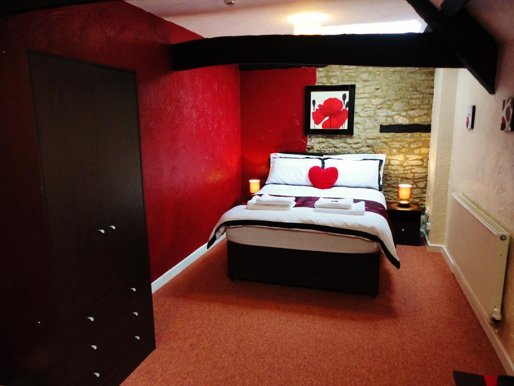 Hawkesbury Upton Fox Inn Room photo